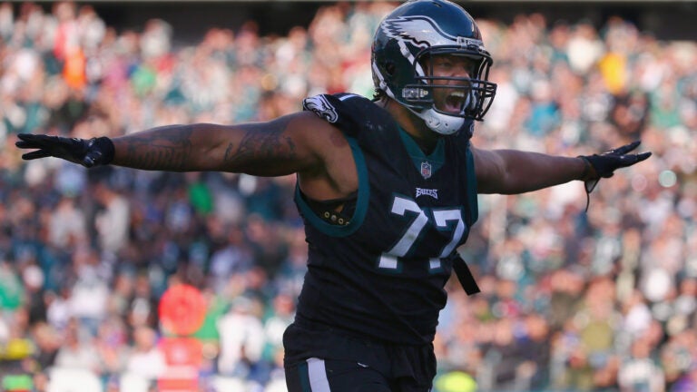 Seahawks DE Michael Bennett responds to reporter with profanity