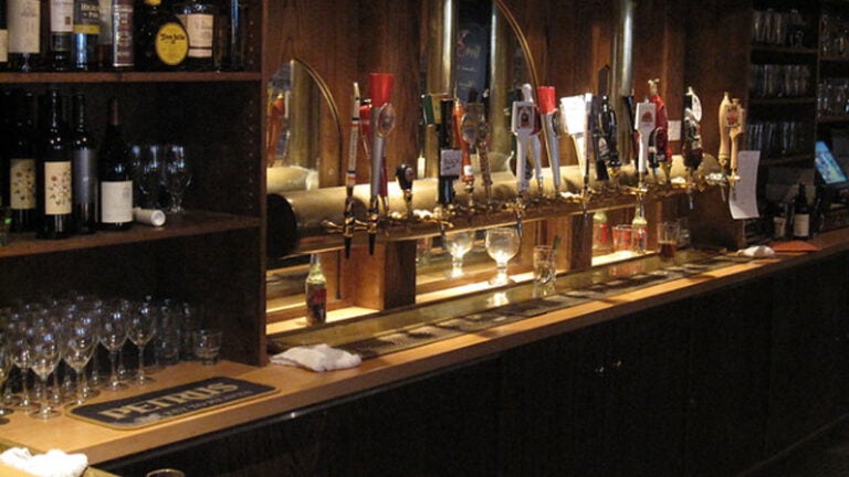 Novare Res Bier Café