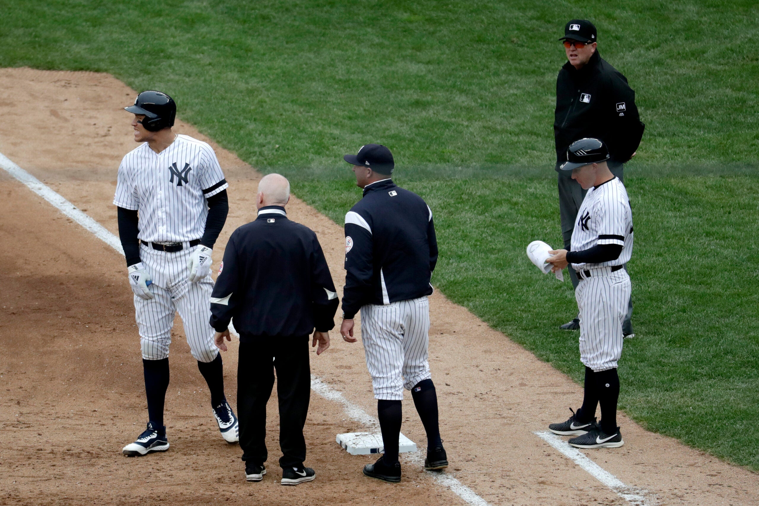 Yankees' Giancarlo Stanton exits game with calf injury