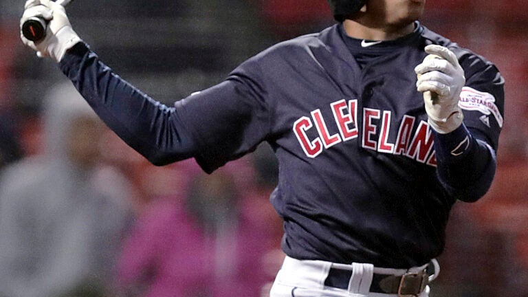 Cleveland Indians rally for five in 9th, beat Boston Red Sox 7-5