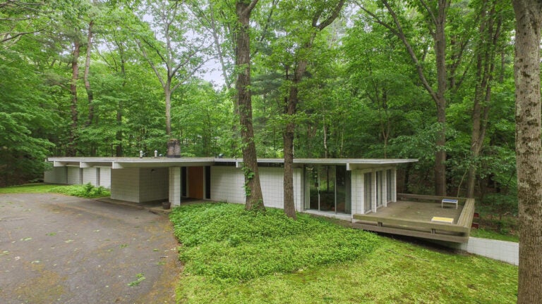 For $499,900, well-preserved mid-century modern home in topsfield