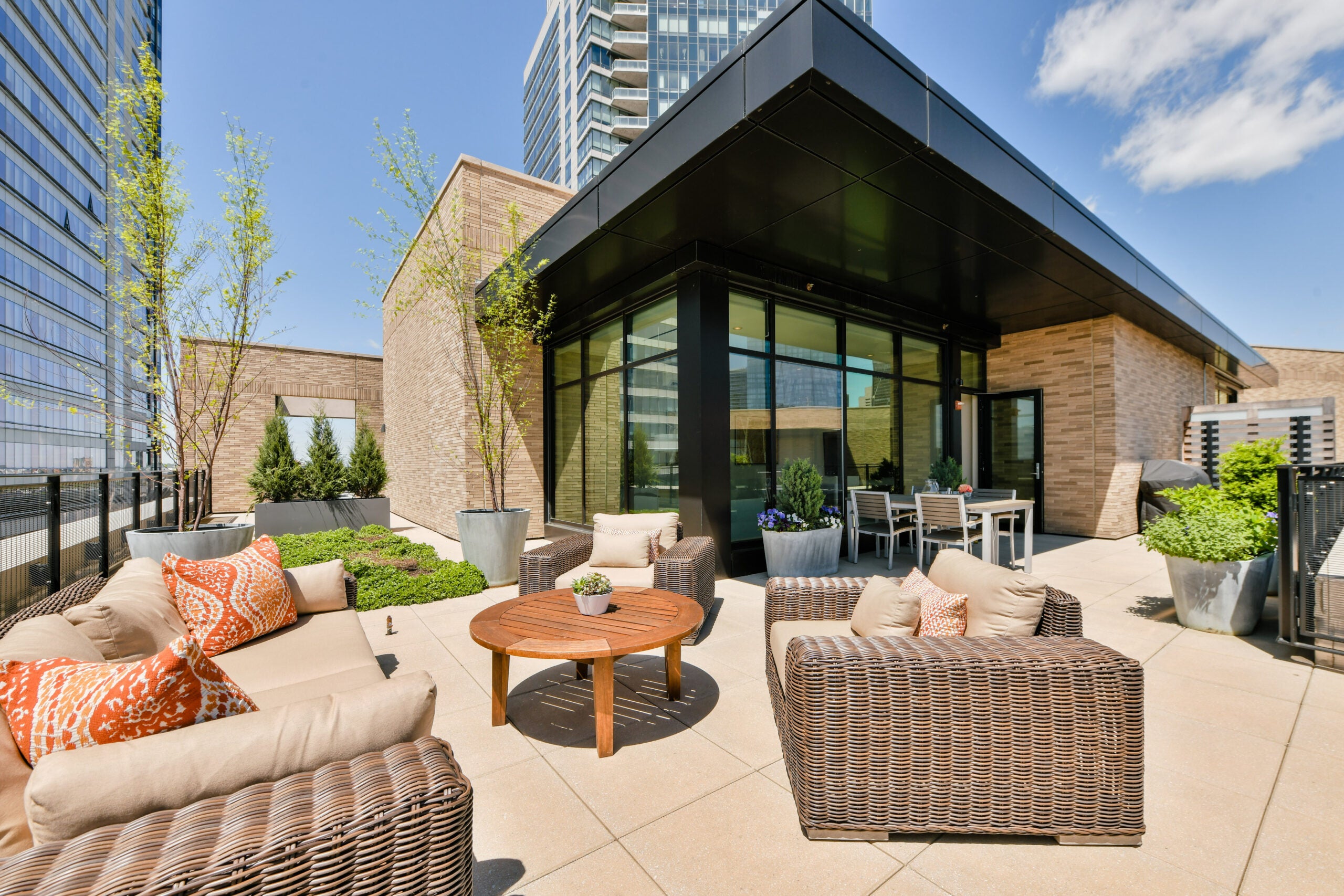 Listed:Downtown penthouse with a solarium, terrace for $4.2M