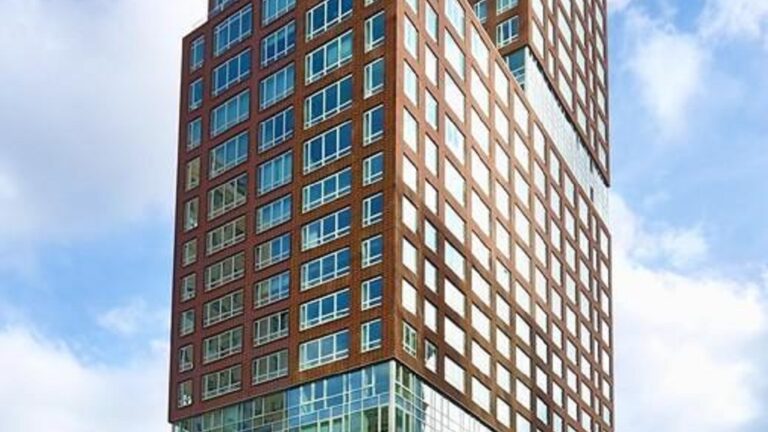 clarendon studio apartment listing