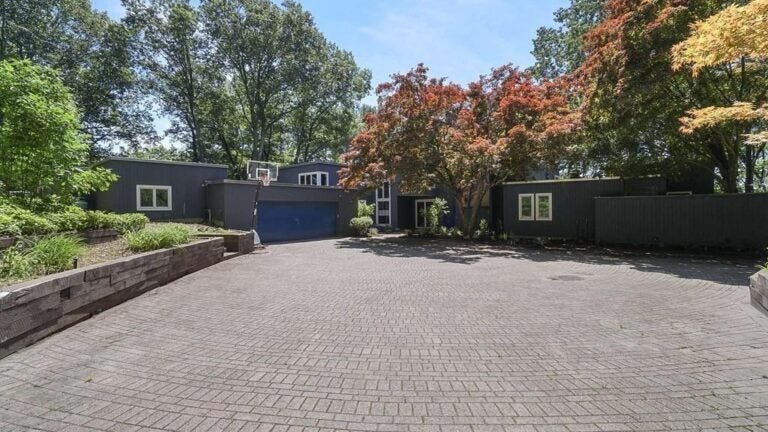 4-Twin-Pond-Lane-Lincoln-Exterior