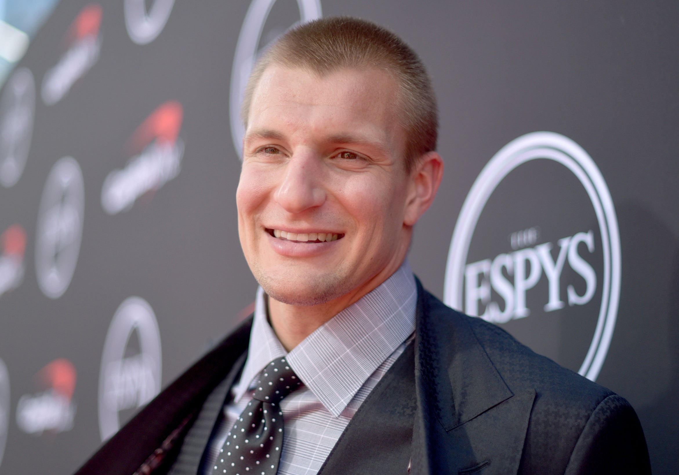 Report: Rob Gronkowski “keeps on being asked” about NFL return