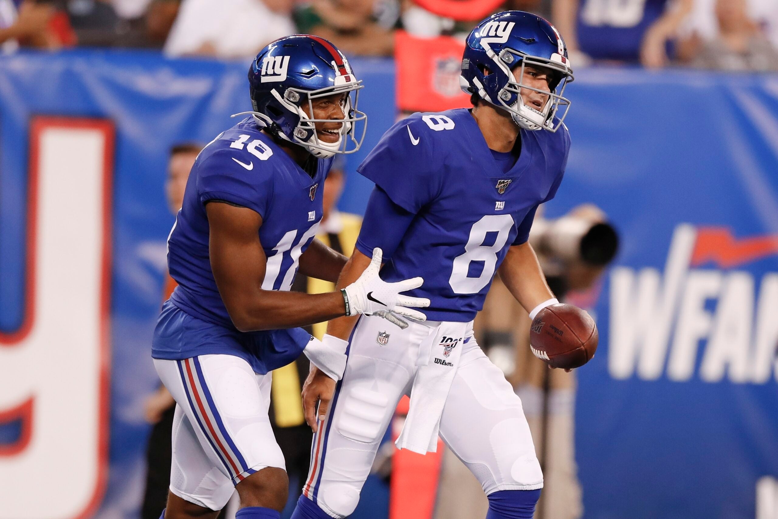 Daniel Jones Lifts Giants; Jets Hit a Familiar Low - The New York