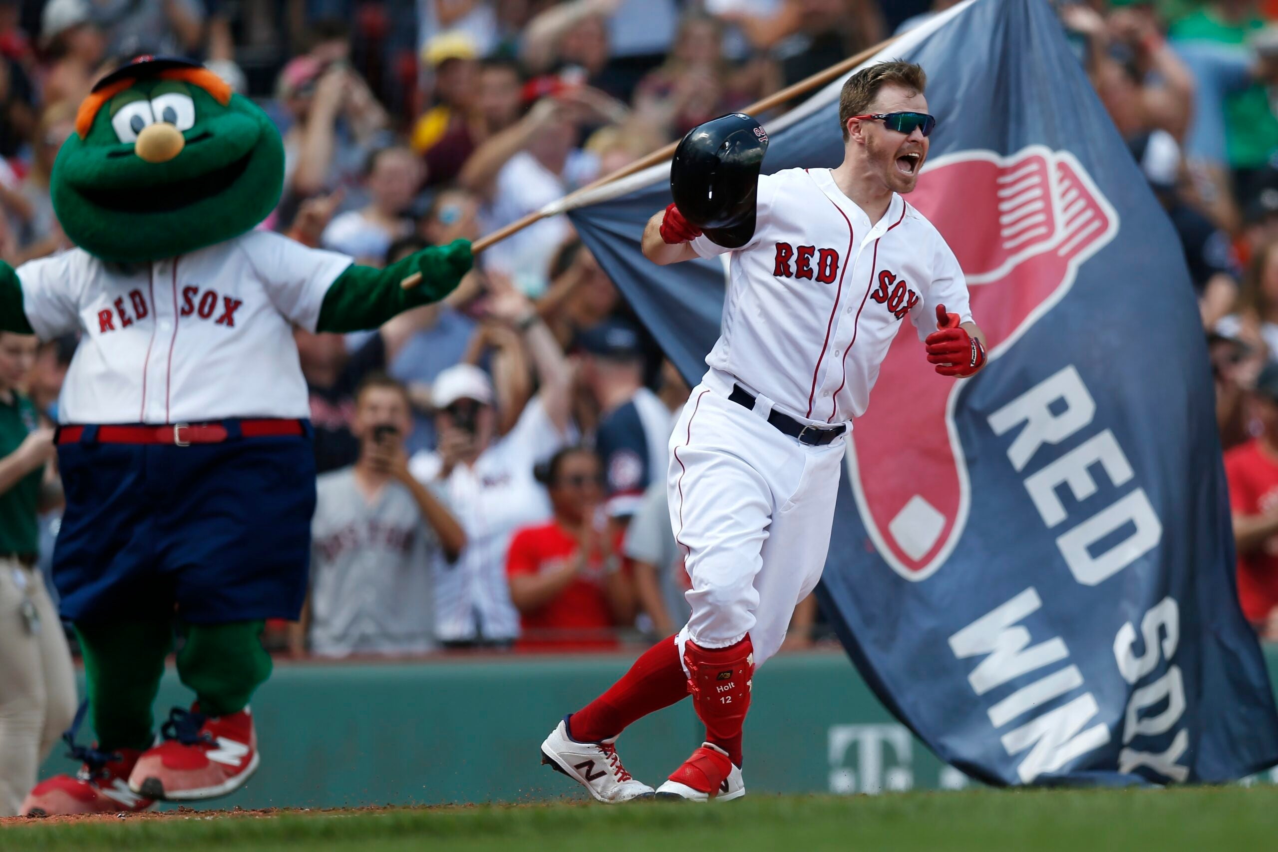 Homer raises the bar for Bay, Red Sox