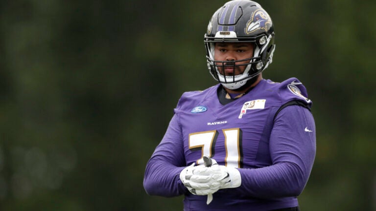 4 things to know about new Patriots lineman Jermaine Eluemunor