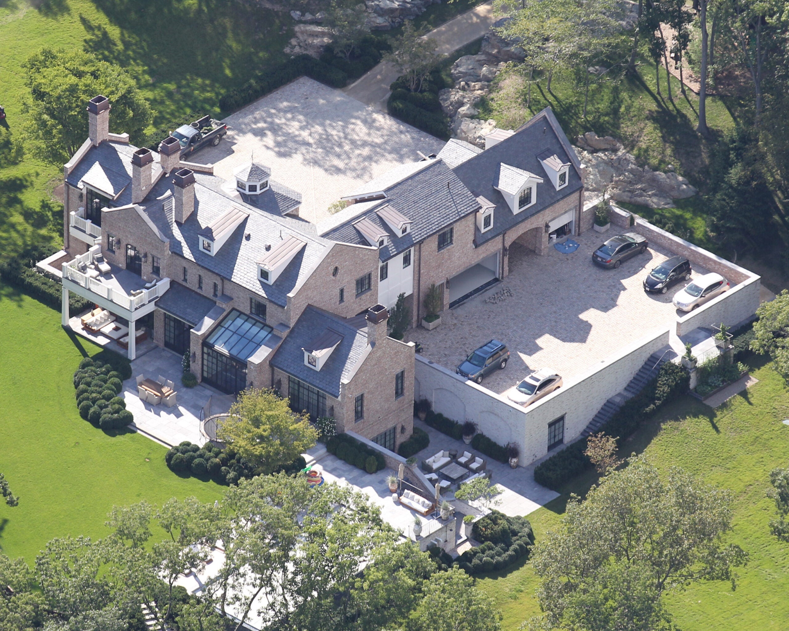 In end zone BradyBundchen mansion in Brookline has finally sold