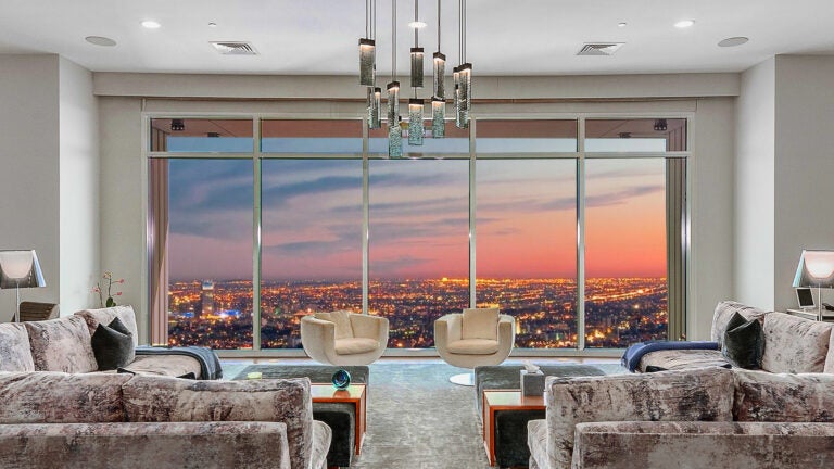 Matthew-Perry-Apartment-Living-Room