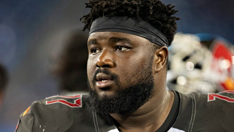 Patriots sign Caleb Benenoch to reinforce offensive line