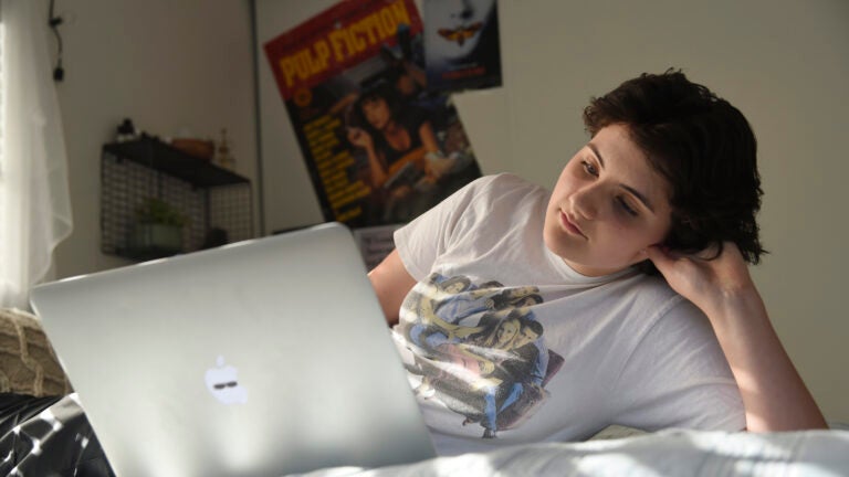 Millennials watching Friends on Netflix declare love for 90s