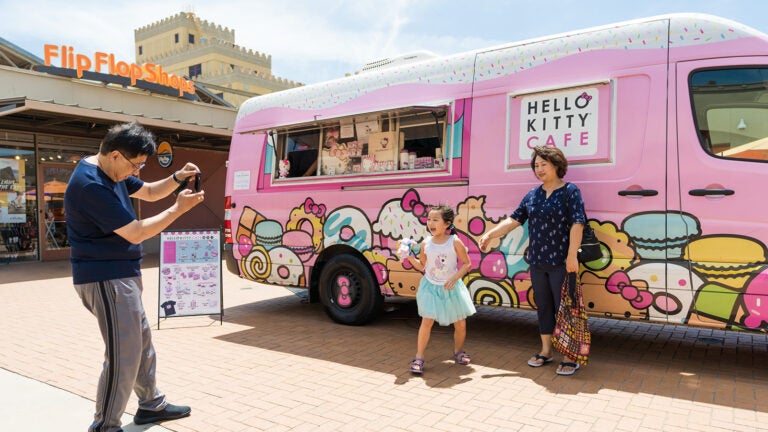 Hello Kitty Cafe Trucks Are On Tour Across The US & Here's What You'll Find  On The Menu - Narcity