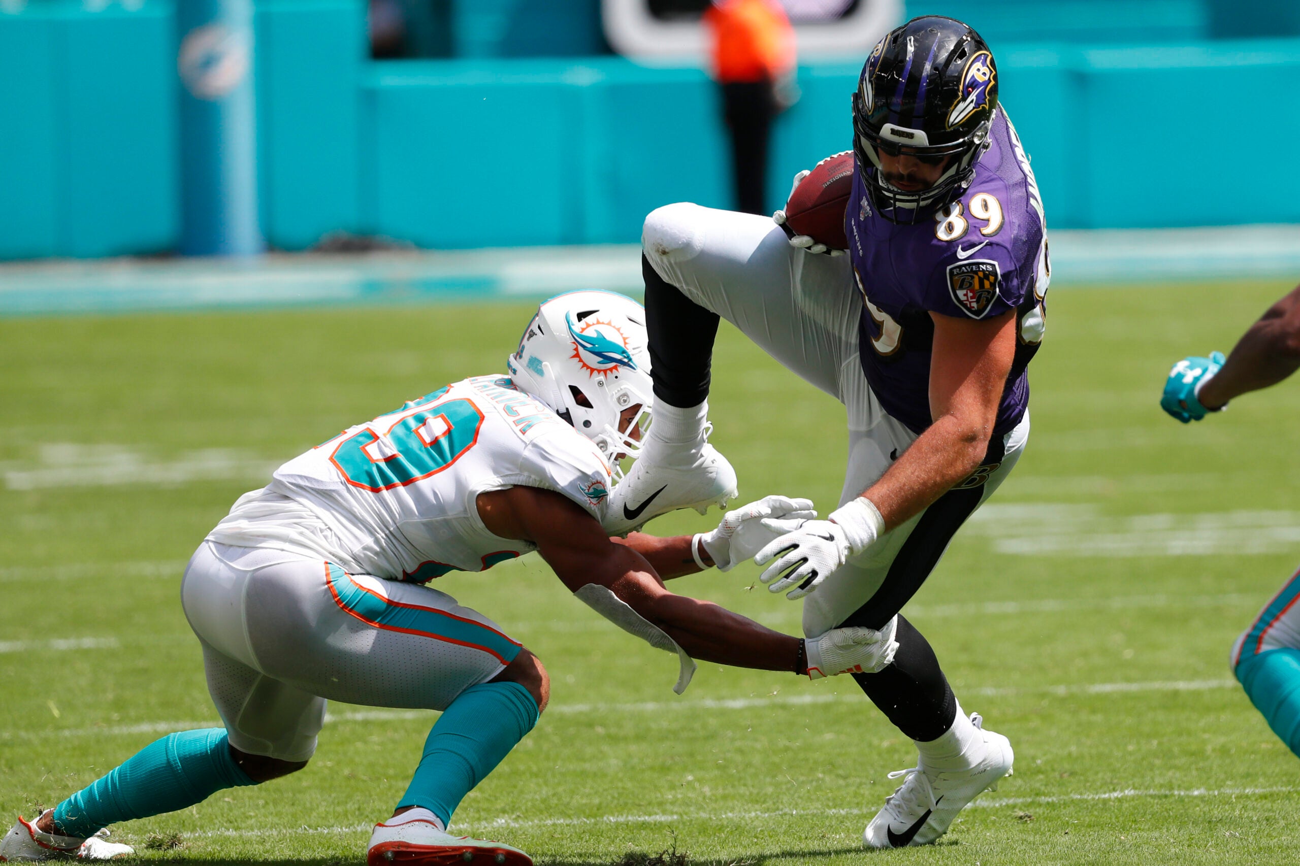 Steelers acquire DB Minkah Fitzpatrick from Dolphins for draft picks