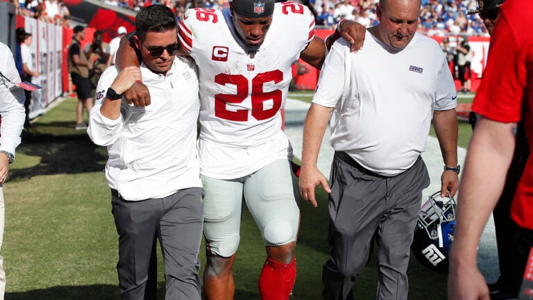 Giants' Saquon Barkley may not play due to neck issue