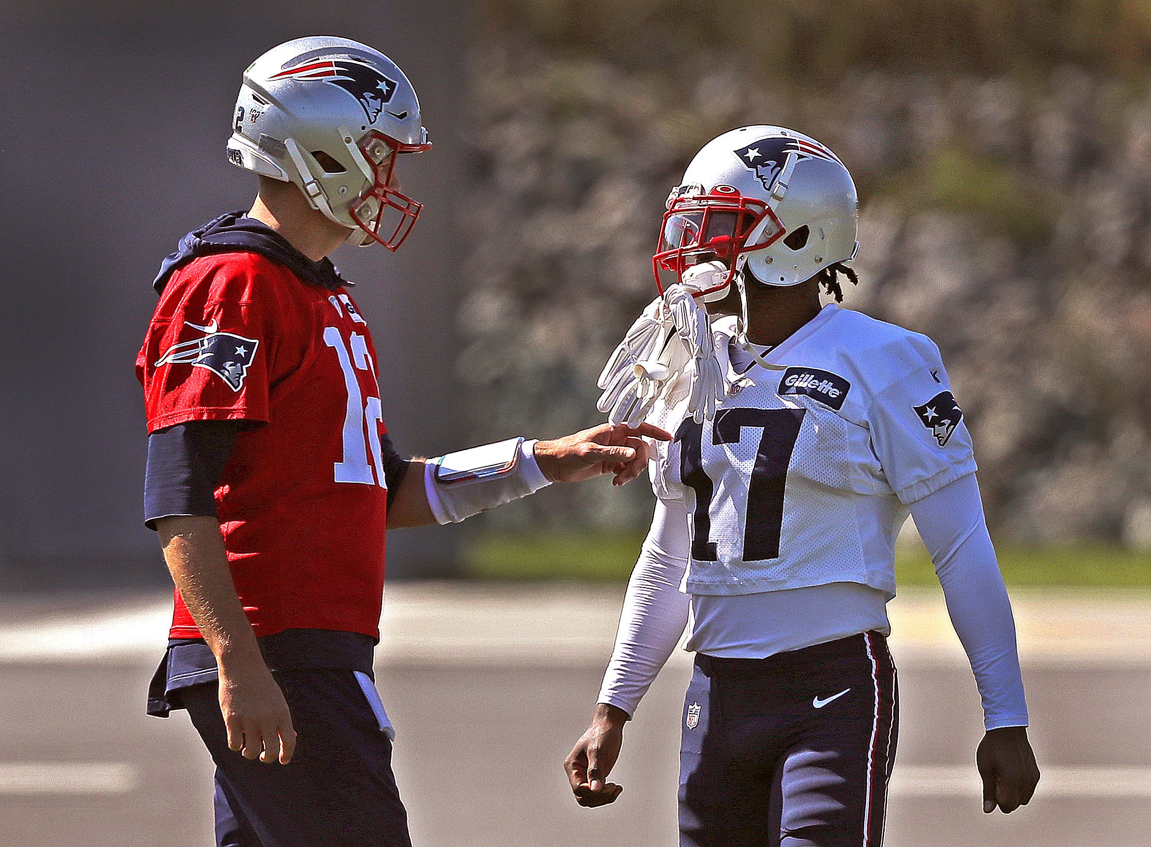 What NFL experts are predicting for Sunday's Patriots-Buccaneers game