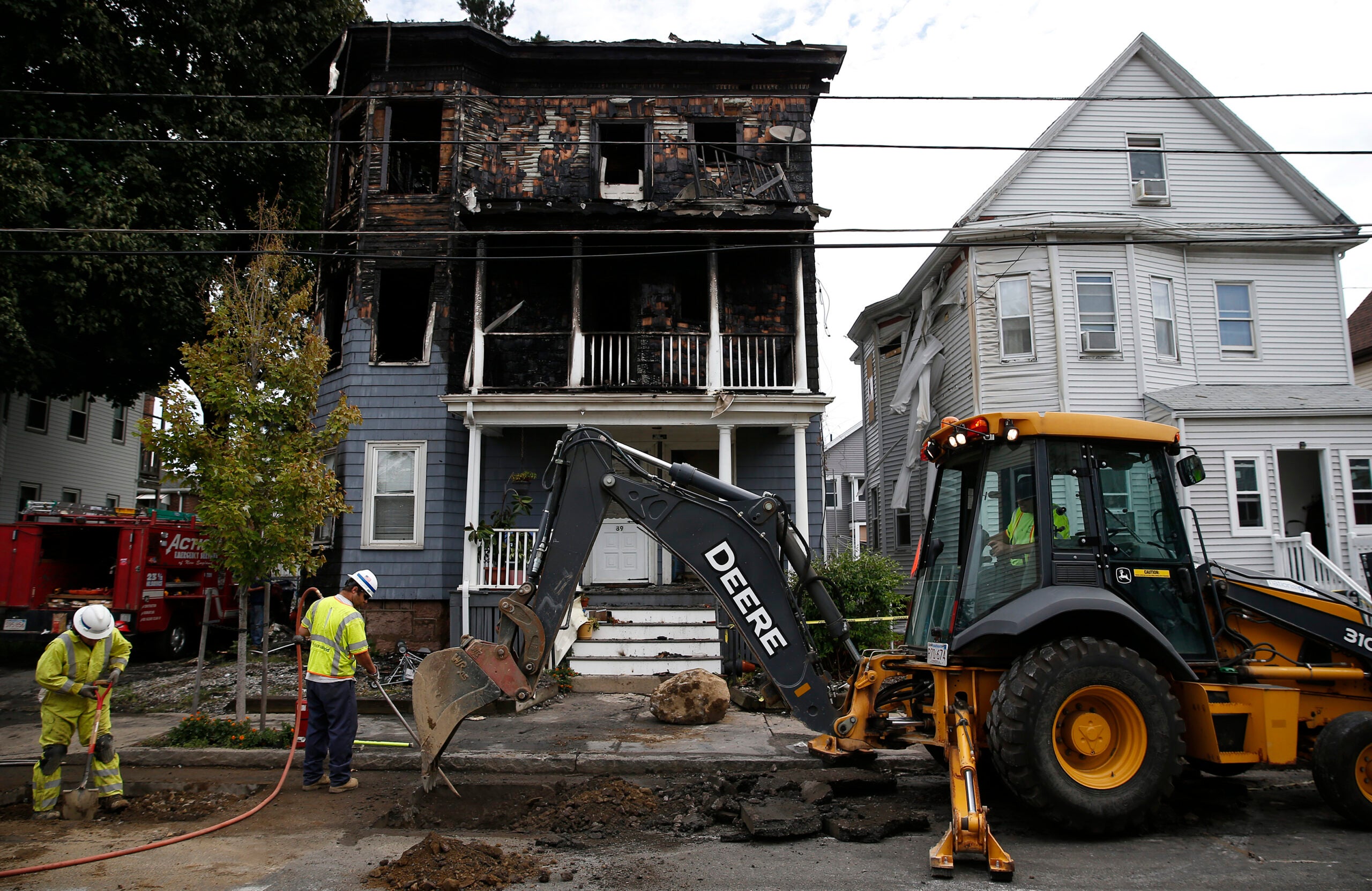 Fire chief says 2 women died in a house fire in Everett