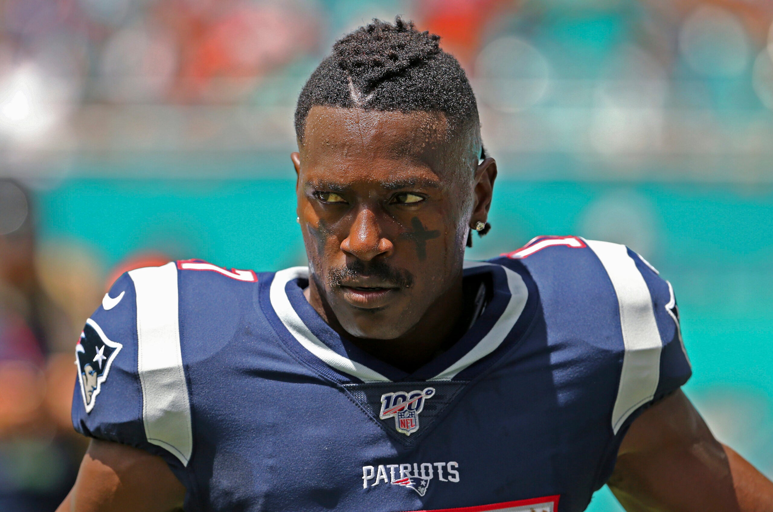 Antonio Brown signs with Patriots hours after being released by