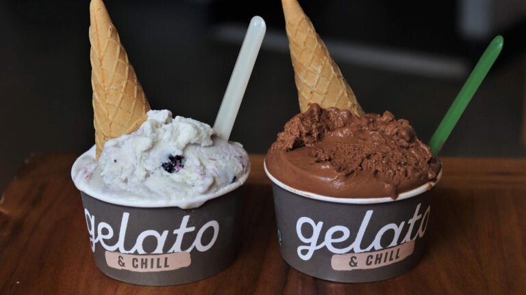 Gelato & Chill's ricotta with blueberries and cioccolato flavors at Time Out Market.