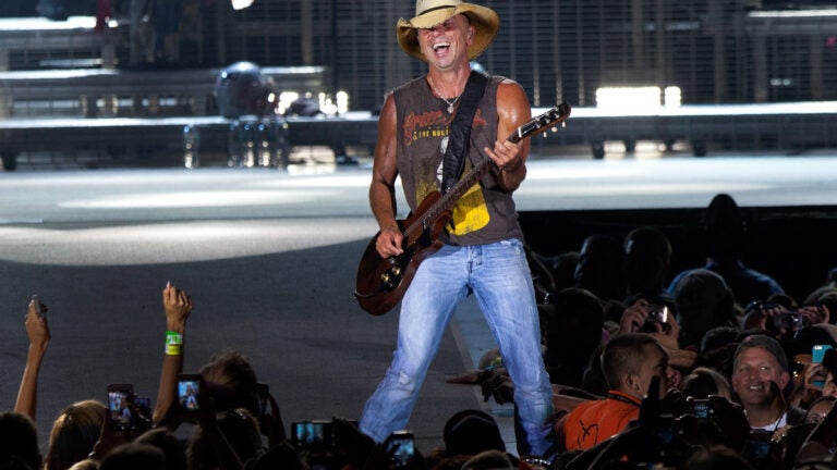 PHOTOS: Kenny Chesney Rings Bell At Gillette Stadium As New England  Patriots' 'Keeper of the Light' - Country Now