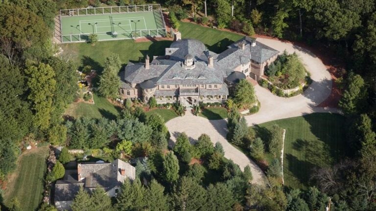 316-320 Wellesley St Weston exterior