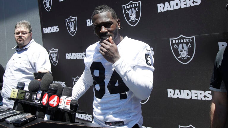 Raiders WR Antonio Brown makes abridged camp debut, Raiders News