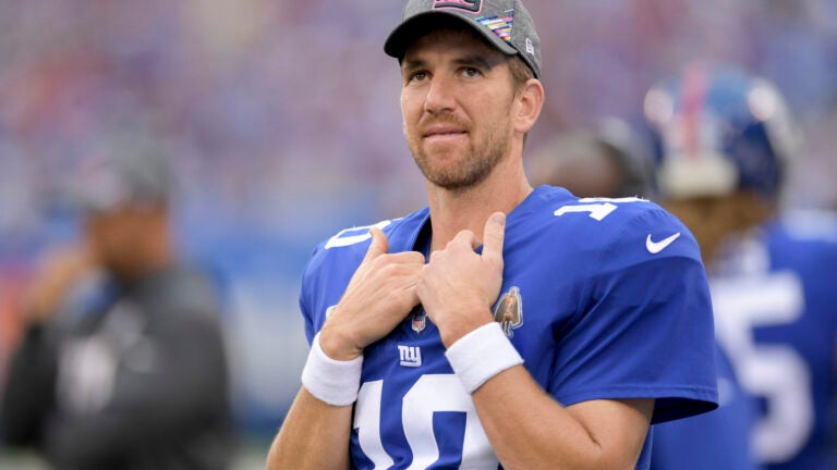 Giants young and old have deep respect for Eli Manning after