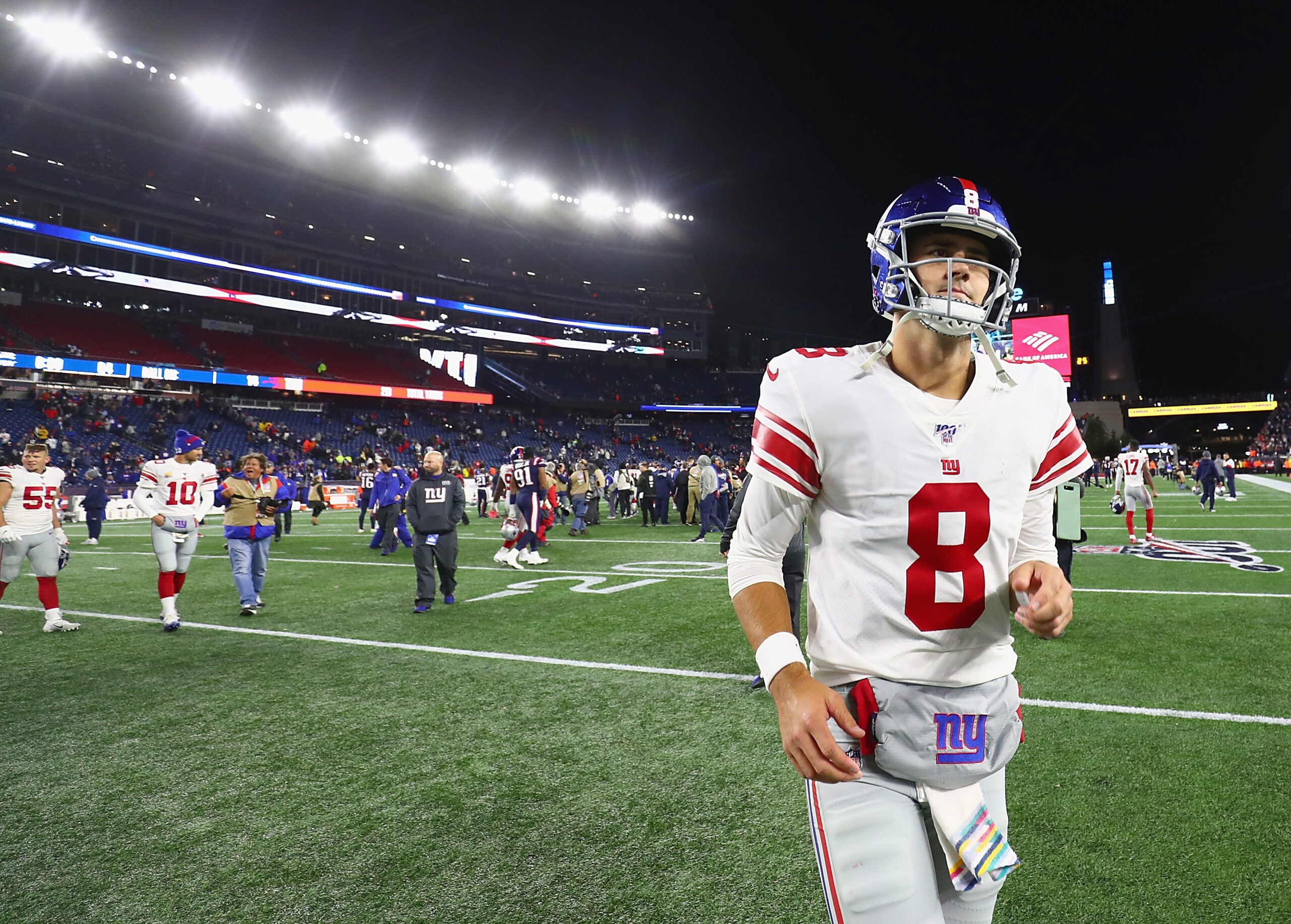 Patriots Force 4 Turnovers, Beat Giants 35-14 To Reach 6-0