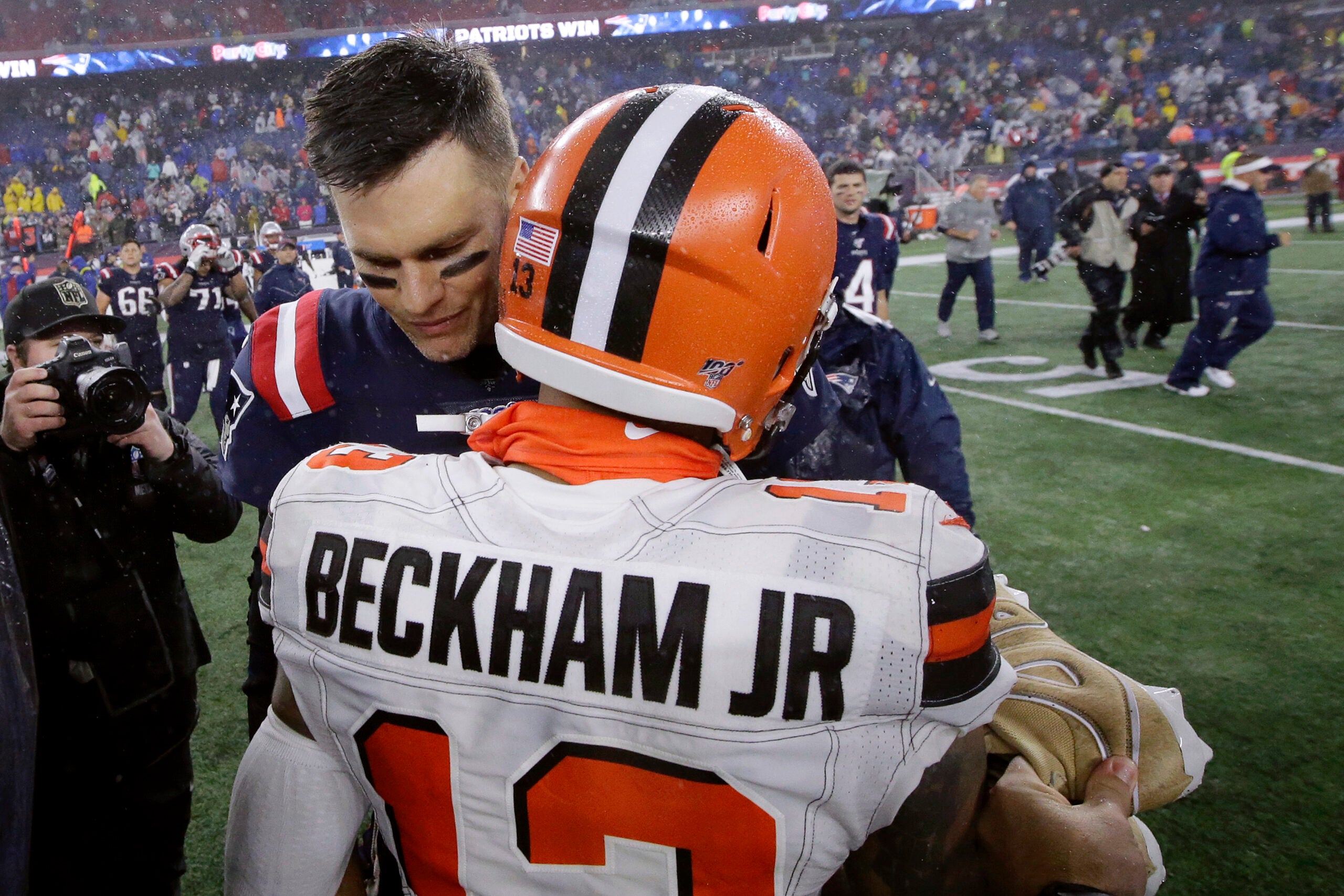 Tom Brady and his son waited for Odell Beckham Jr. after Patriots-Browns  game