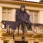 Ghoul-Balcony-Halloween-Decor