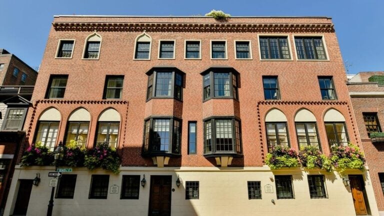 21 Beaver Pl Outside