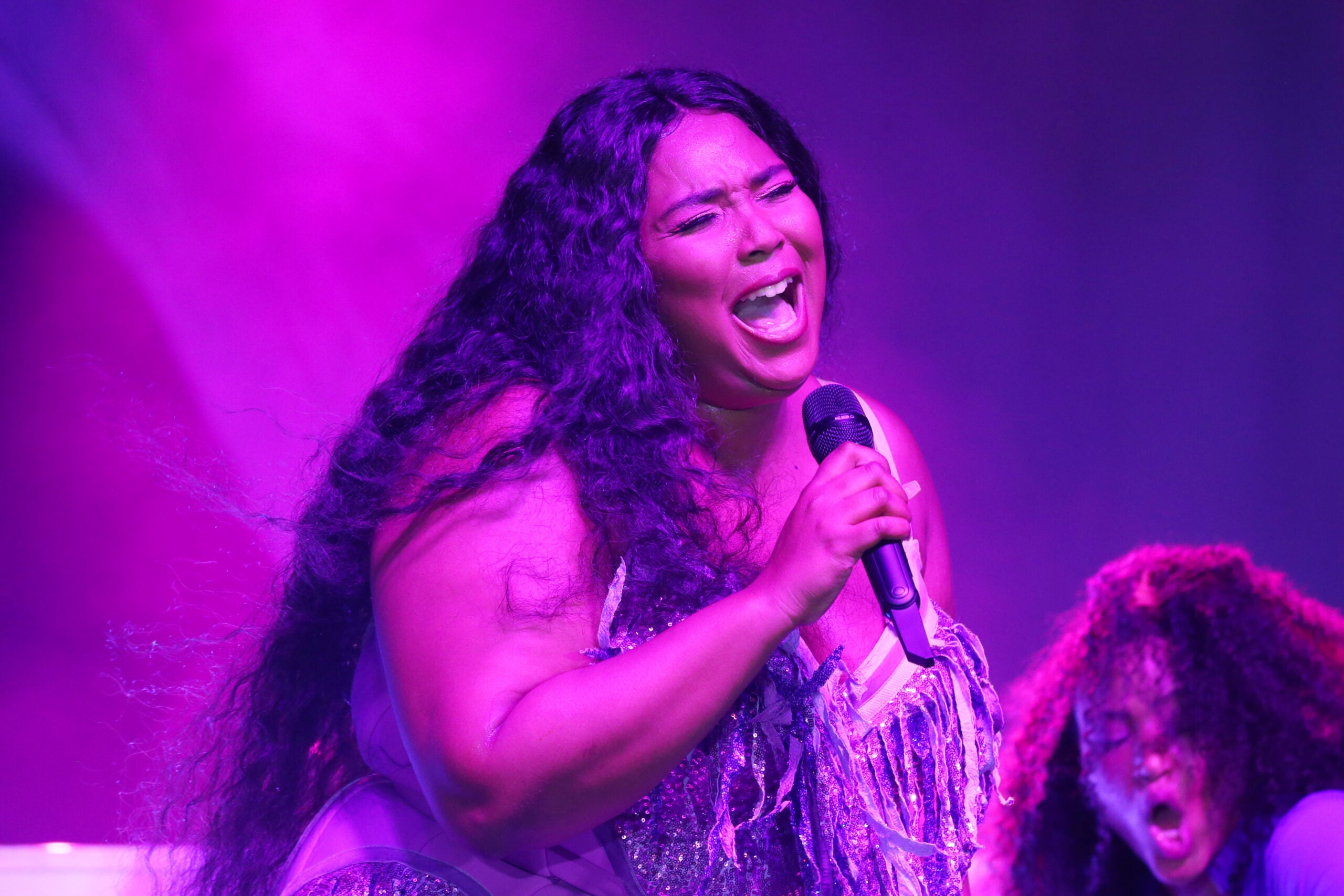 you-are-heroes-lizzo-donates-meal-to-boston-medical-center-workers