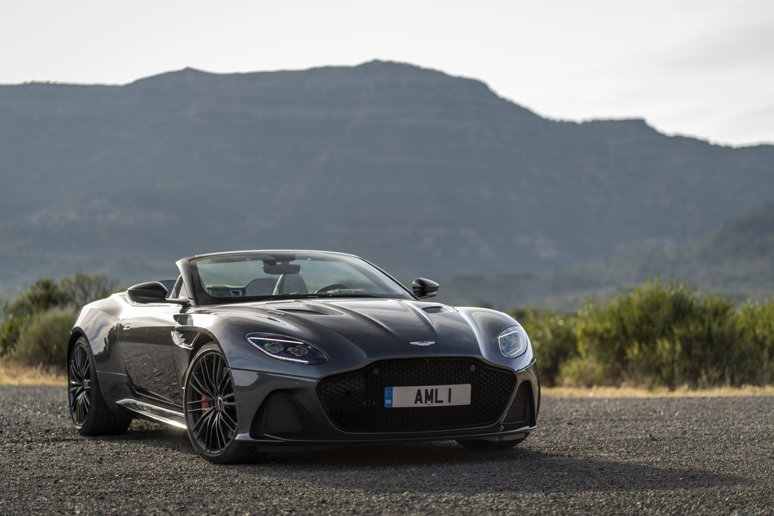 What the experts say about the 2020 Aston Martin DBS Superleggera