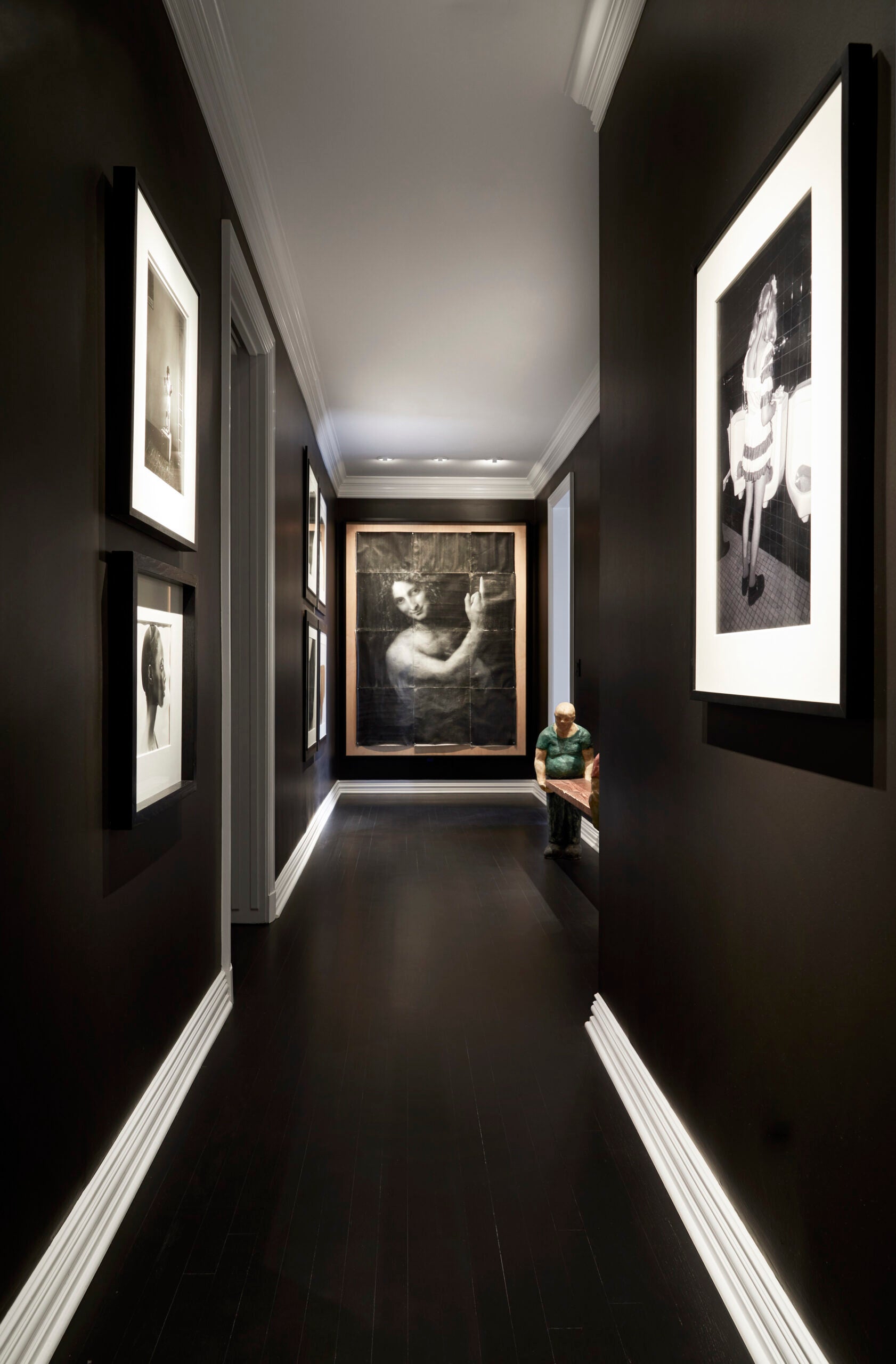 Black-Paint-Interior-Par-Bengtsson