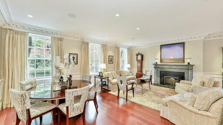 66 mount vernon st unit 2 living space