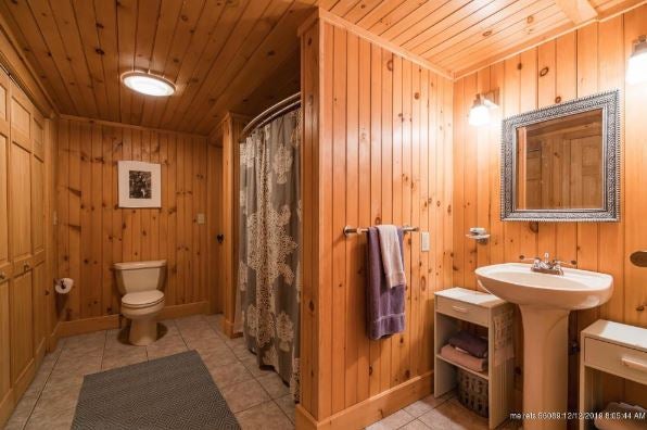6037-Sandy-River-Carrabassett-Maine-Bathroom
