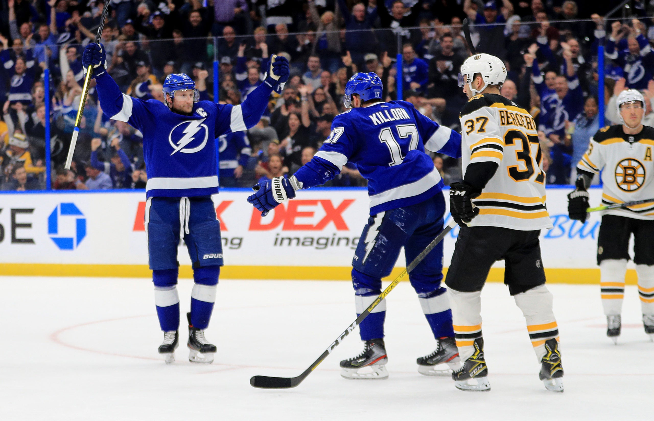 Steven Stamkos Scores 2 To Lead Lightning Past Slumping Bruins 3-2