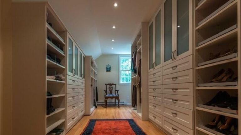3-Brookmere-Ave-Wellesley-Closet