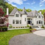 190 Pond Road Wellesley exterior