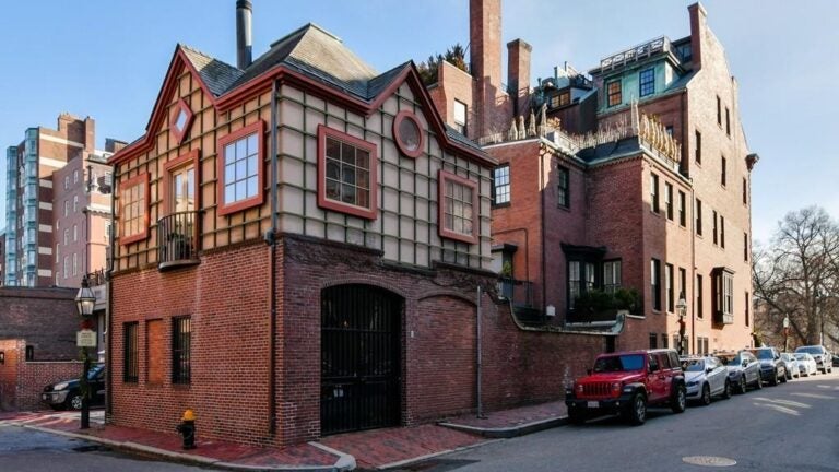 2 Beaver St exterior