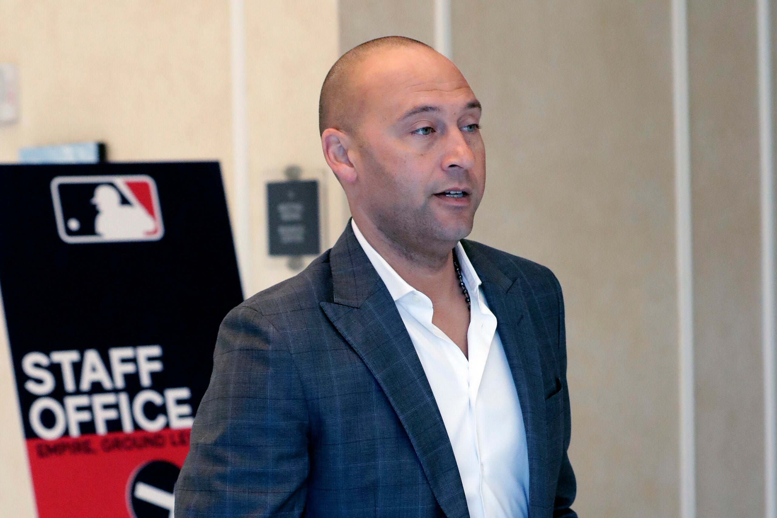 Derek Jeter steps down as Marlins CEO - MLB Daily Dish