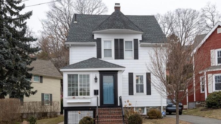 9 Maple St Melrose front exterior