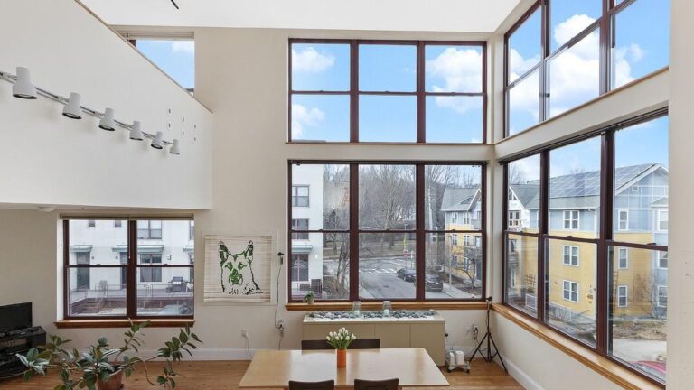 62-76 Cornwall St Unit 74(E) Jamaica Plain dining room