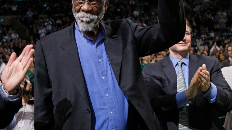 Bill Russell wears Kobe Bryant jersey to Celtics-Lakers game