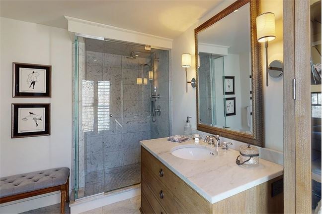 8-Jefferson-St.-Newburyport-Bathroom