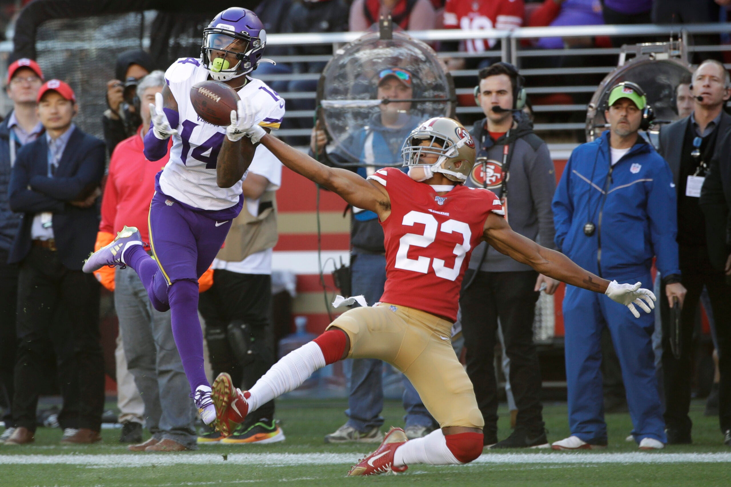 Stefon Diggs' first reception picks up first down