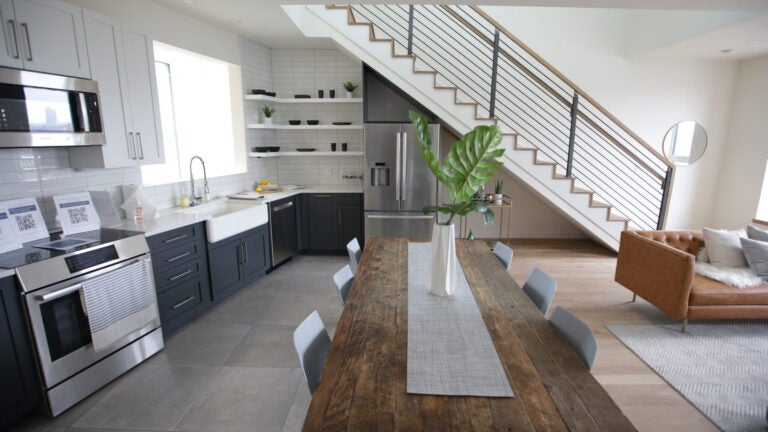 76-Fort-Ave-Roxbury-Dining