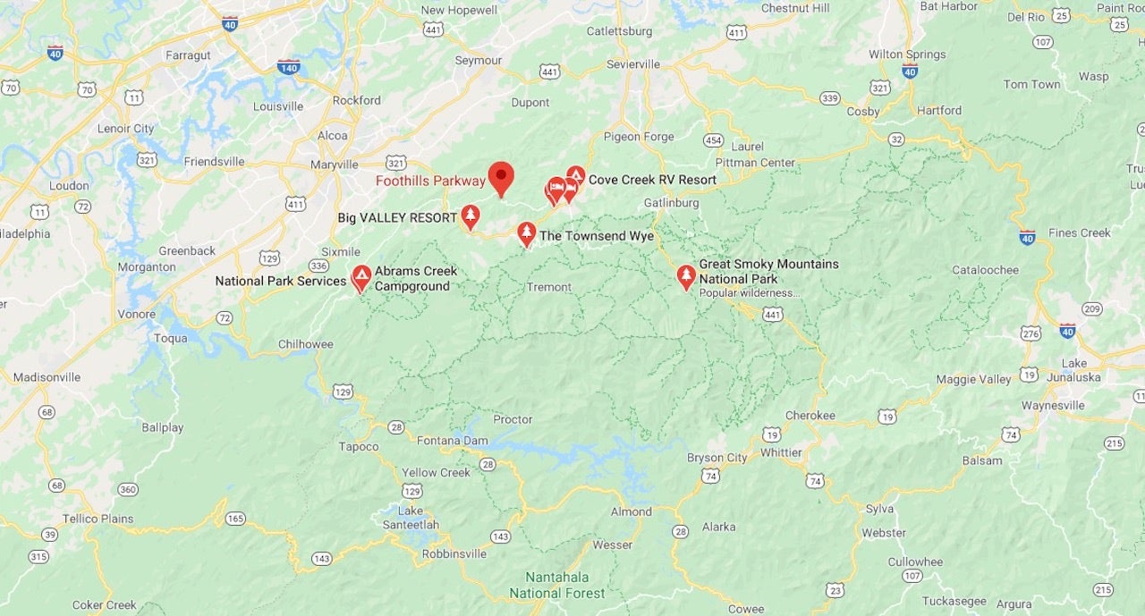 Photo of Maine roofers stopping work to stand for national anthem goes