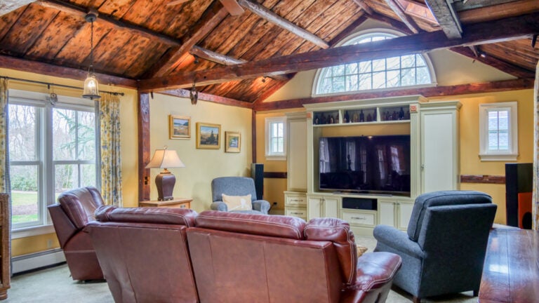 145-Spring-St-W-Bridgewater-Great-Room