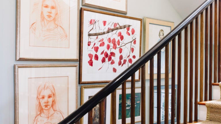Elizabeth-Stuart-Gallery-Wall-Stairs